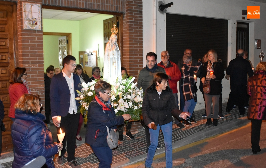 La Virgen de Fátima procesionará entre las velas en la noche dominical