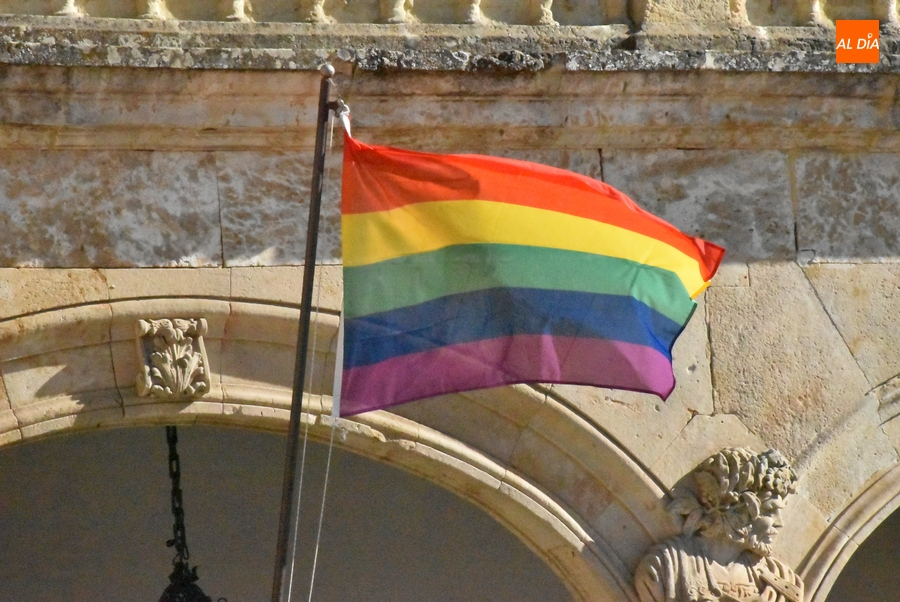 El PSOE plantea que la Policía se forme para detectar conductas de odio hacia el colectivo LGTBIQ+