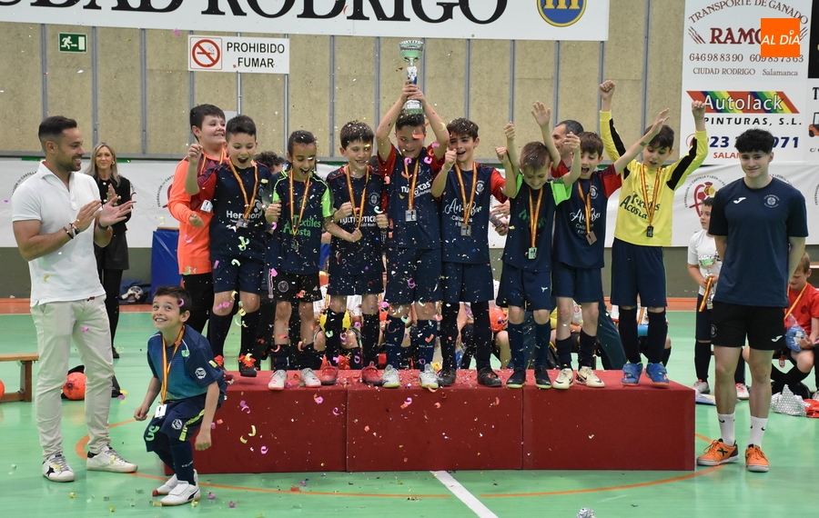 El III Columnas culmina su novedosa Liga Benjamín con el título para Toldos Textiles Acosta