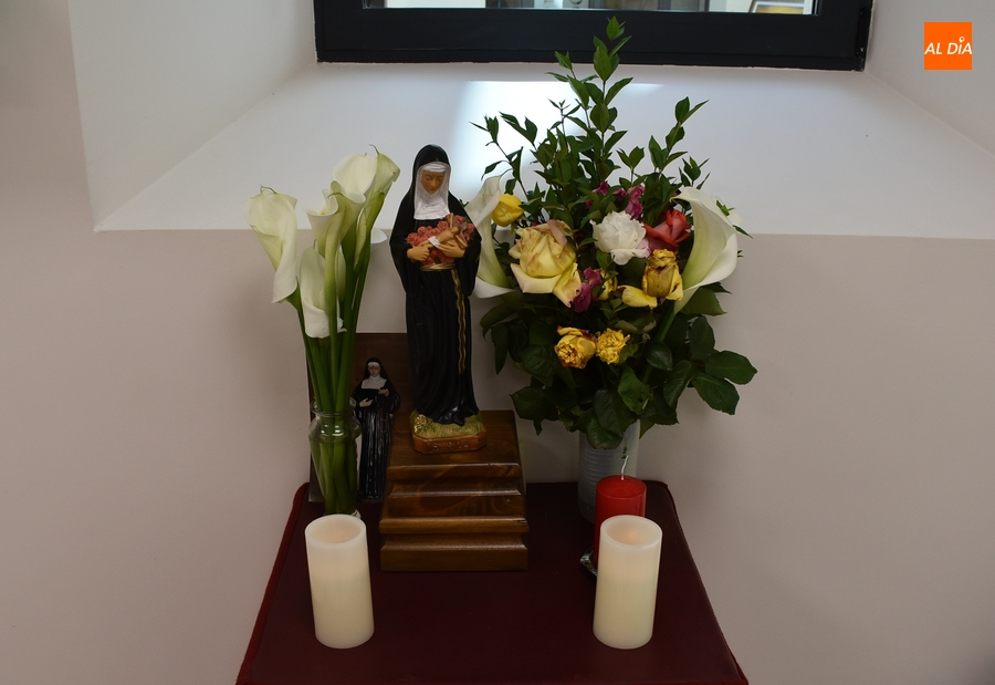 Montado en una nueva ubicación el clásico altar de Santa Rita en la Casa Consistorial