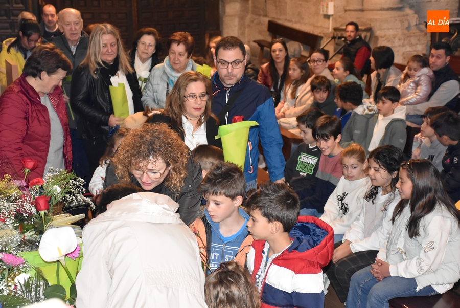L@s niñ@s de Primera Comunión, protagonistas en la nueva ofrenda floral a la Virgen