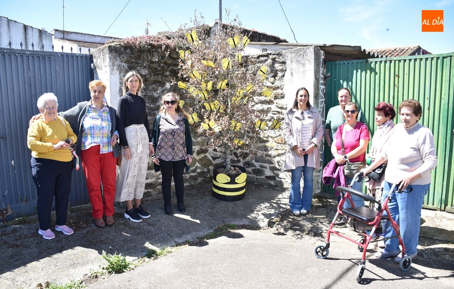 Las zonas participantes en el Concurso Floral reciben la visita del jurado