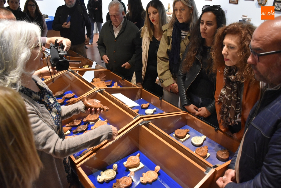 Los alumnos de Cerámica de la Escuela de Adultos llevan sus creaciones hasta la Casa de la Cultura