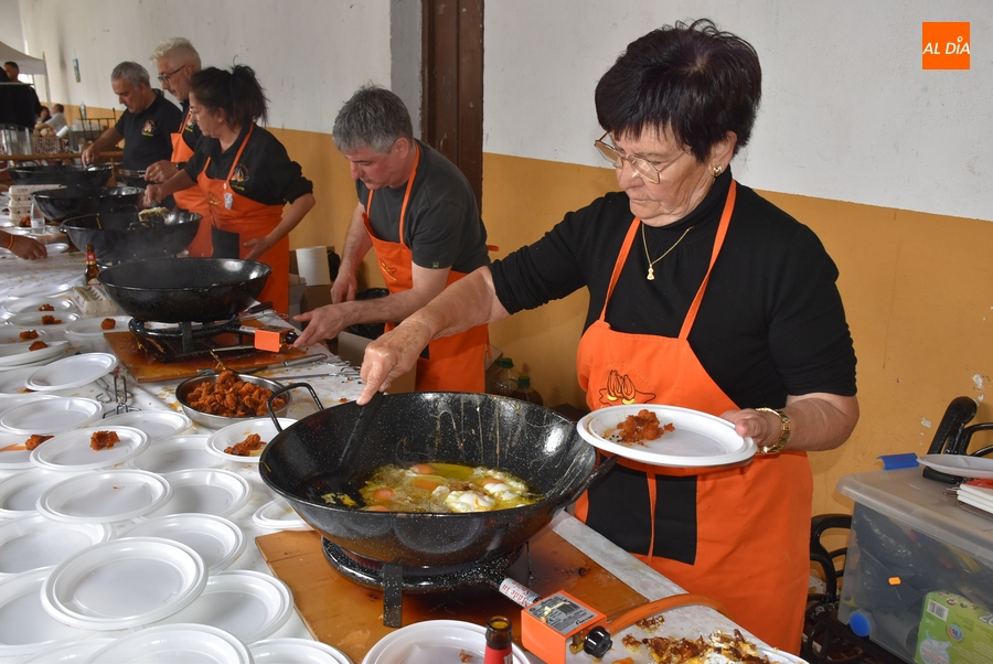 Animada mañana de Feria con la gran Farinatada animada por Manliao como punto culminante