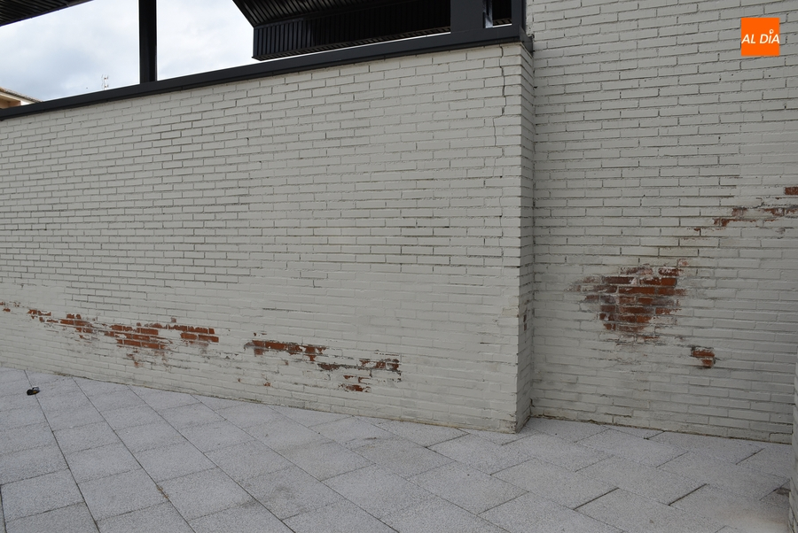 La Estación de Autobuses va perdiendo color en su parte trasera