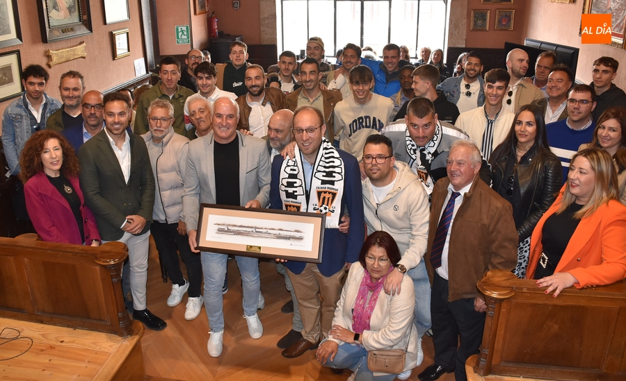 El Ciudad Rodrigo CF es recibido en la Casa Consistorial a raíz de su histórico título de Liga