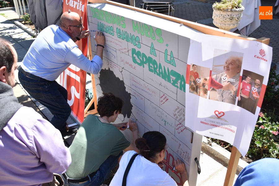 Cáritas invita a dejar por escrito los gestos que abren caminos a la esperanza