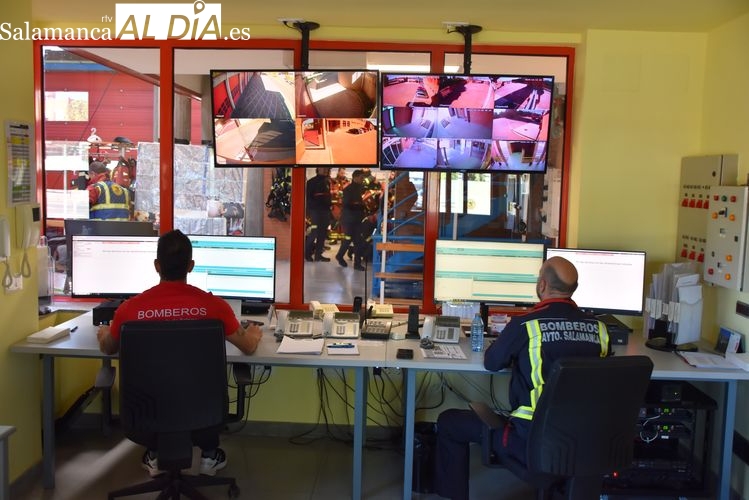 La centralita en la que empieza el trabajo de los bomberos: así llegan los avisos para que puedan salir 