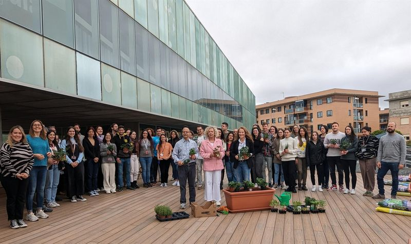 El Instituto de Neurociencias de Castilla y León estrena huerto urbano