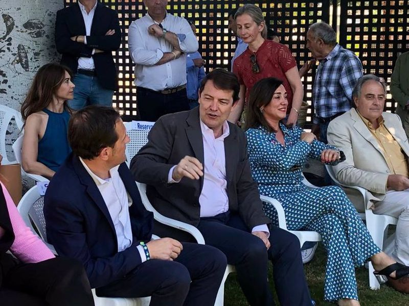 Mañueco advierte a Puente de que acudirá a los tribunales para que no se supriman paradas de bus en CyL