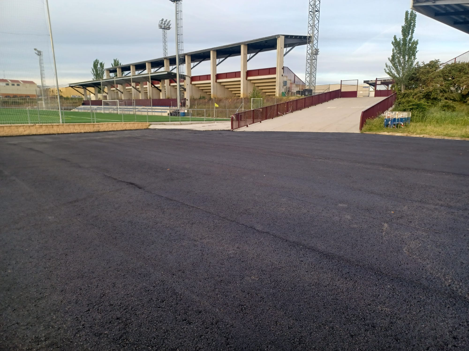 Ya está asfaltado el acceso al Reina Sofía 