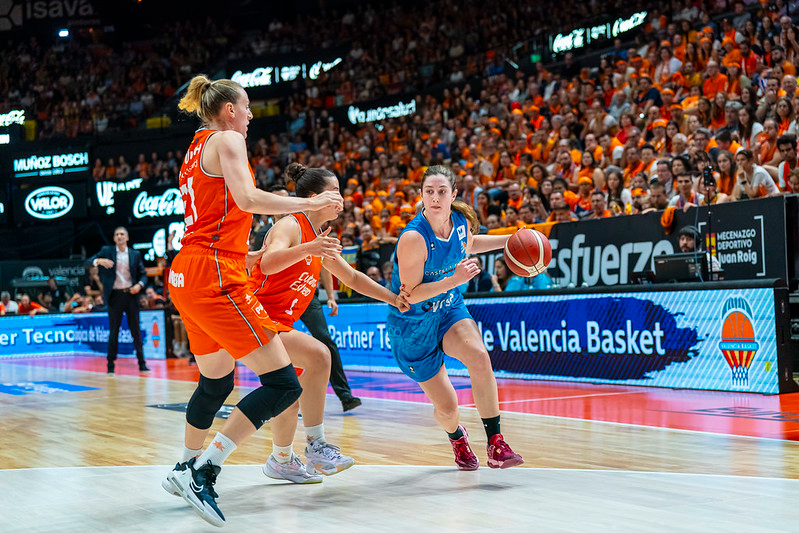 El Perfumerías Avenida pierde en la final con un Valencia Basket campeón y encadena dos años sin títulos (61-44)