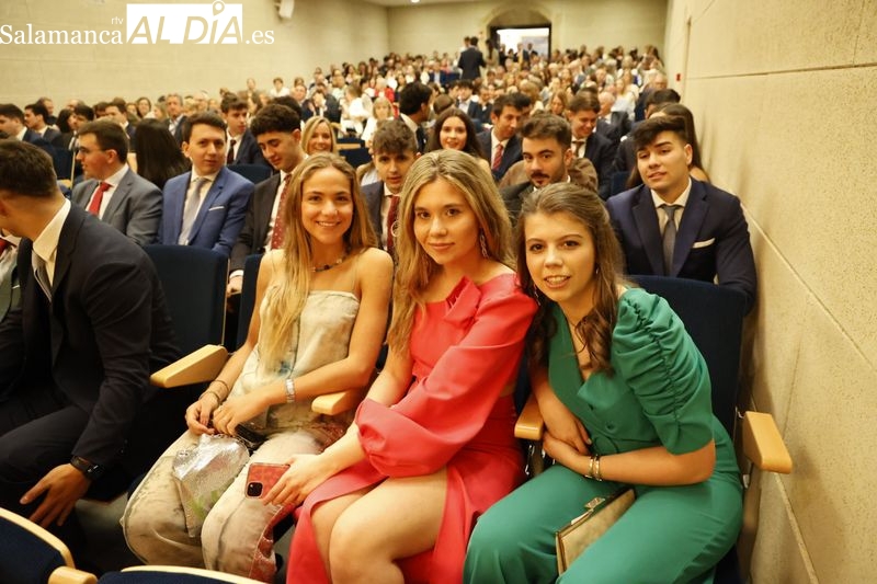 Graduación de Ingeniería Informática y ADET en la UPSA