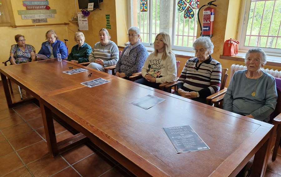 El Centro de Mayores de El Puente recupera el servicio de peluquería