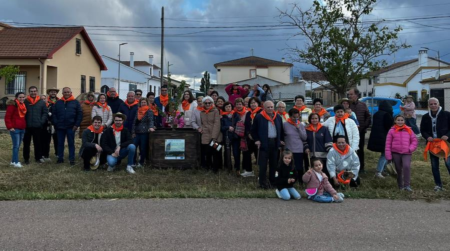 Plantados 300 árboles en Cabrillas dentro de la campaña ‘Un árbol. Un habitante’