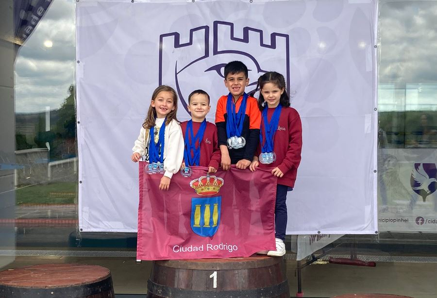 Cuatro niños mirobrigenses suben al podio en el Festival de Natación de Pinhel