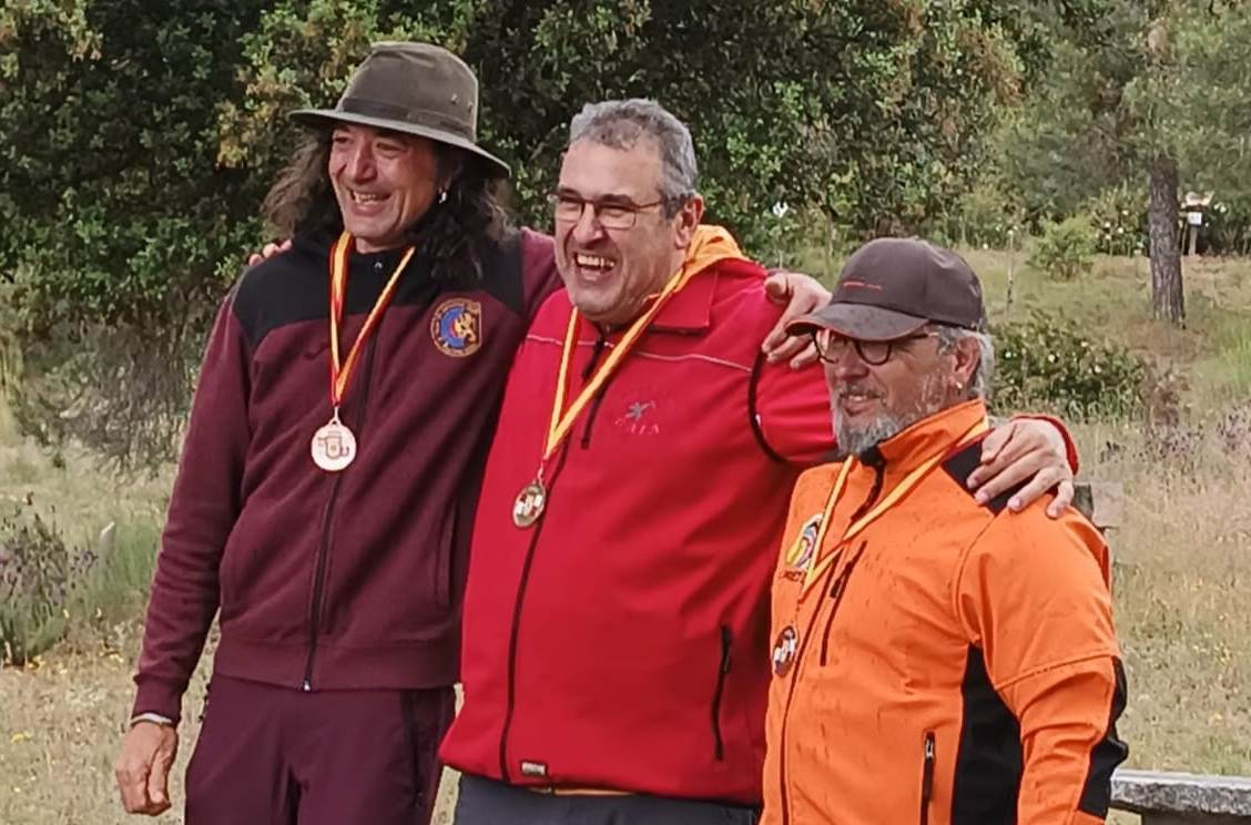José Prieto se cuelga la medalla de plata en el Regional de Campo de Tiro con Arco