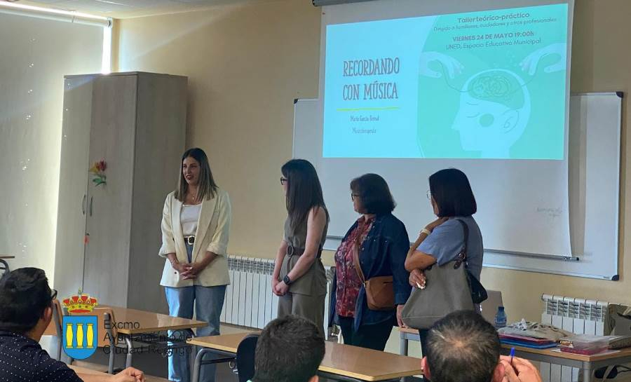 María Bernal imparte una sesión con la música como eje de la mano de AFAD