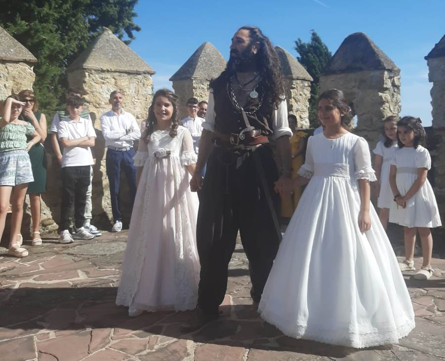 Dos niñas celebran en el Parador su Primera Comunión con múltiples sorpresas