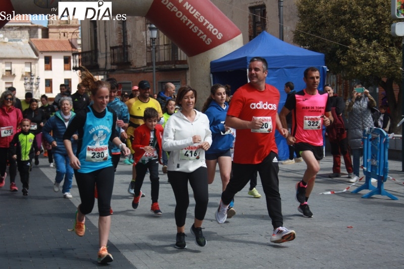 Feliz y multitudinario cumpleaños en la XXX Carrera ‘Hijos, Padres y Abuelos’ coronada por Ignacio Comillas y Sara Izquierdo