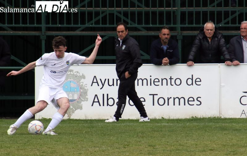 El Aficionado es remontado por el Villares de la Reina (2-4)