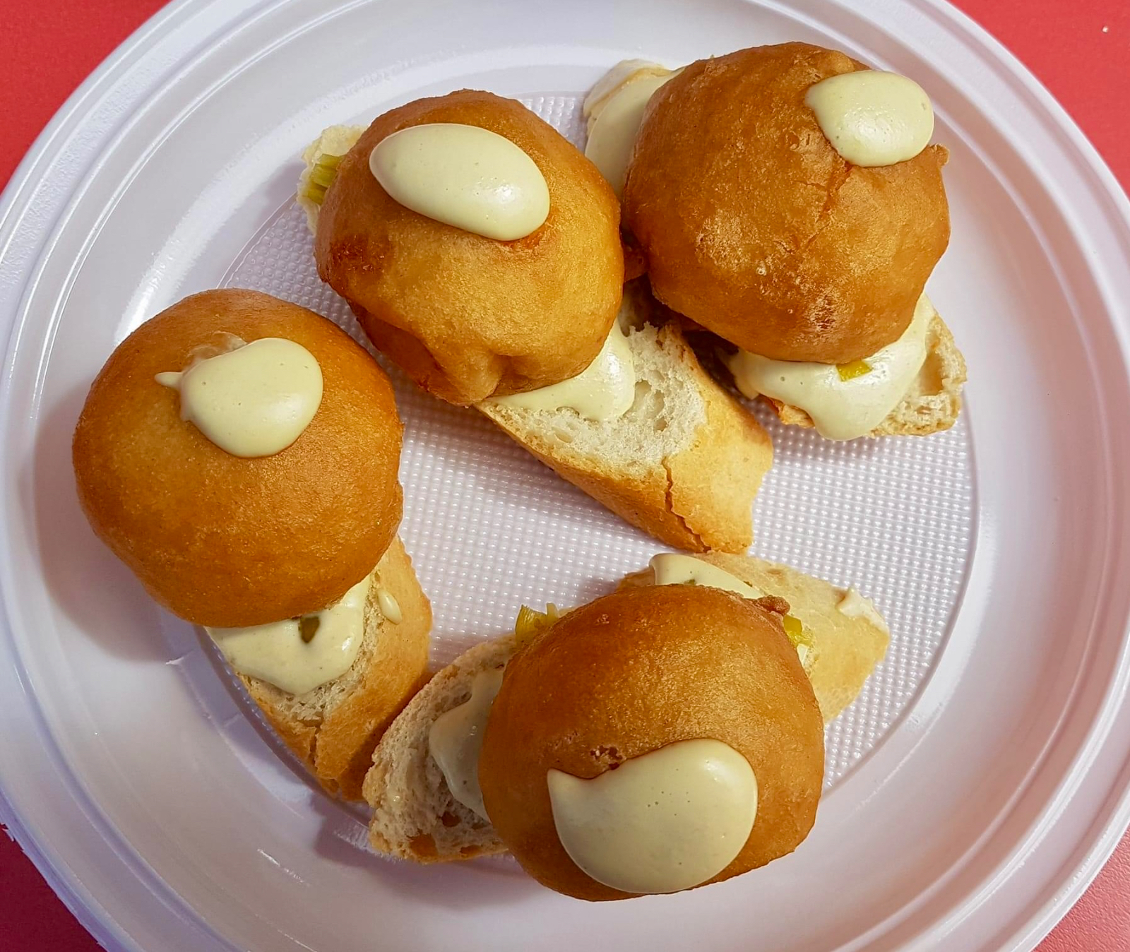 El Garden y su ‘Buñuelo de bacalao con mahonesa de piparras’, ganadores de la XVI Feria del Pincho de Macotera