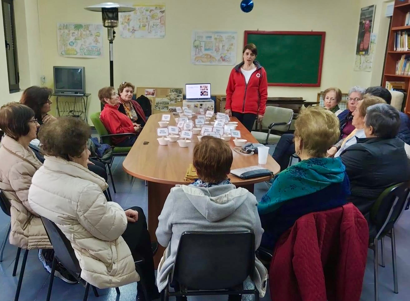 La alimentación consciente centra una charla de Cruz Roja en El Campo de Peñaranda