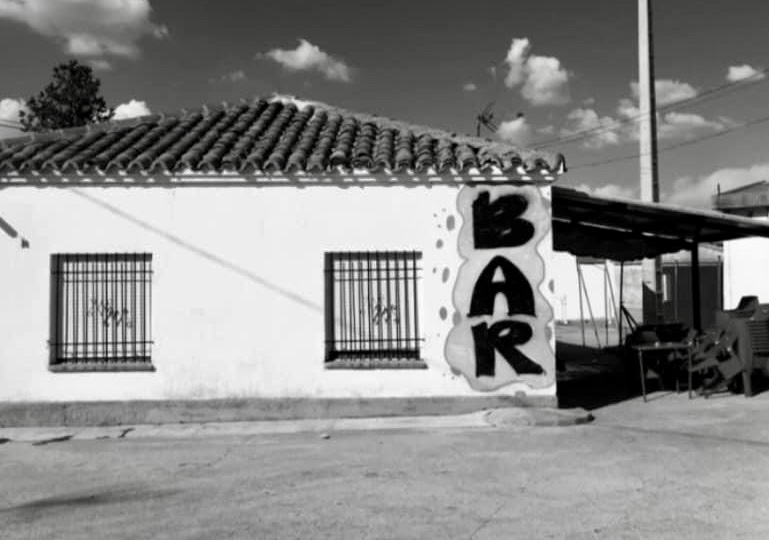 El bar de Salvadios busca nuevos dueños y solo el pago de suministros básicos como condición 