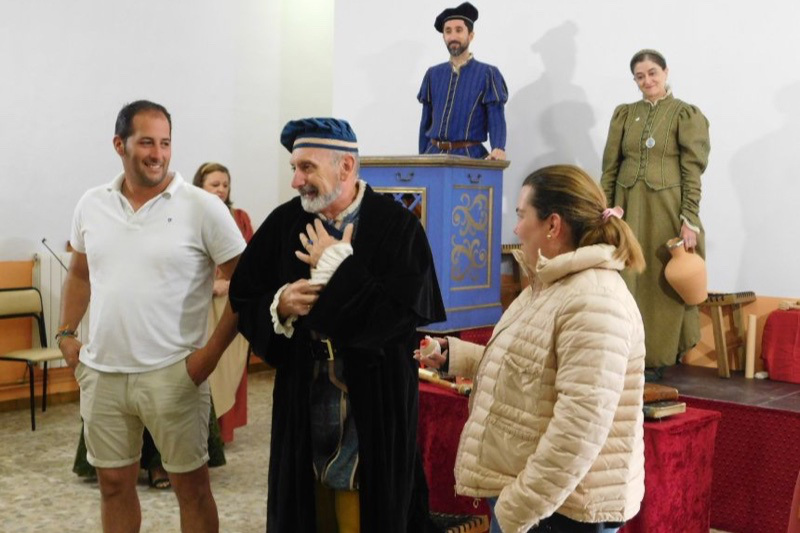 Tarazona de la Guareña acoge con gran éxito la obra ‘Buscando a Nebrija’