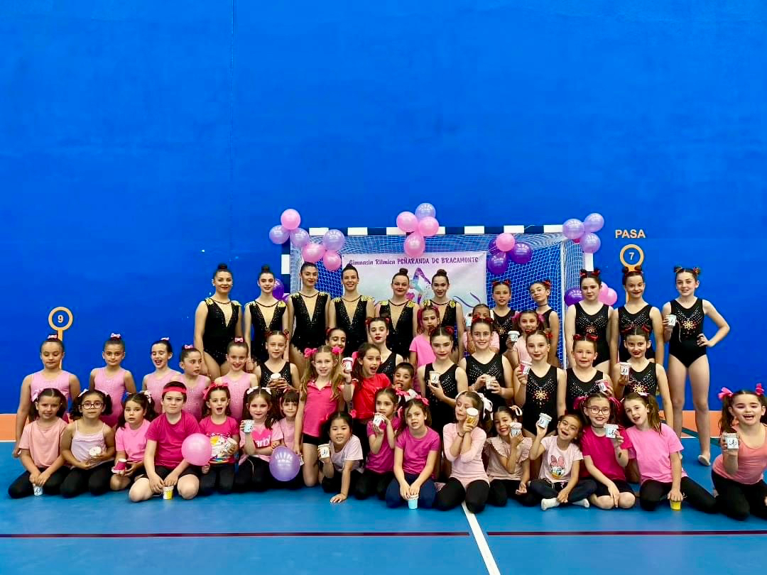 La escuela de gimnasia rítmica finaliza el curso con una original exhibición