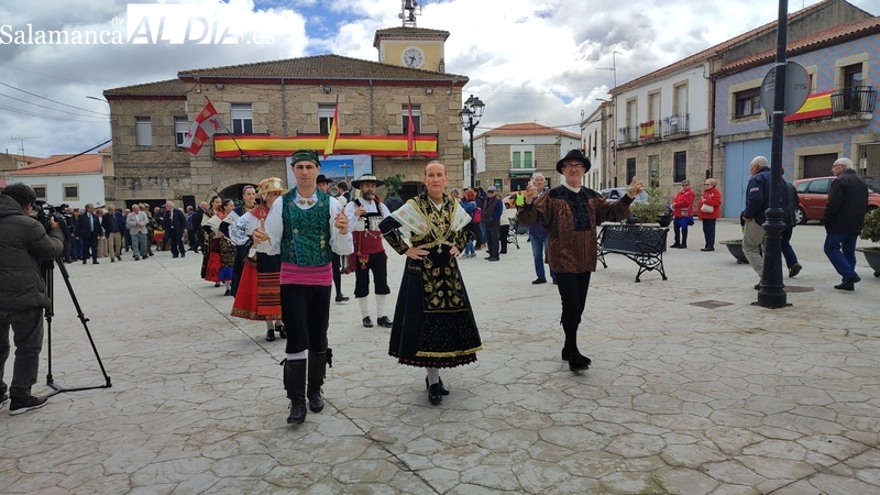 La lluvia desluce una concurrida feria ganadera de San Felipe en Barruecopardo
