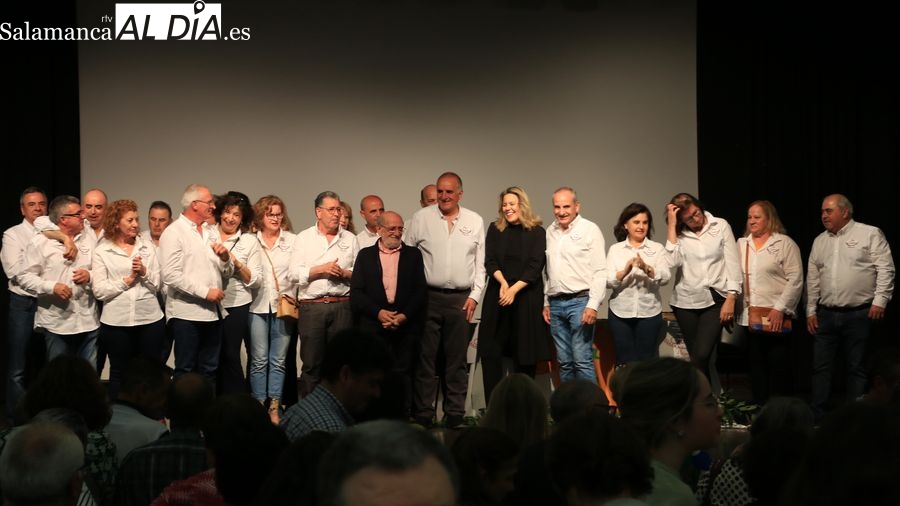El Día entre peñas abarrota el Centro Cultural de Vitigudino para revivir los Corpus
