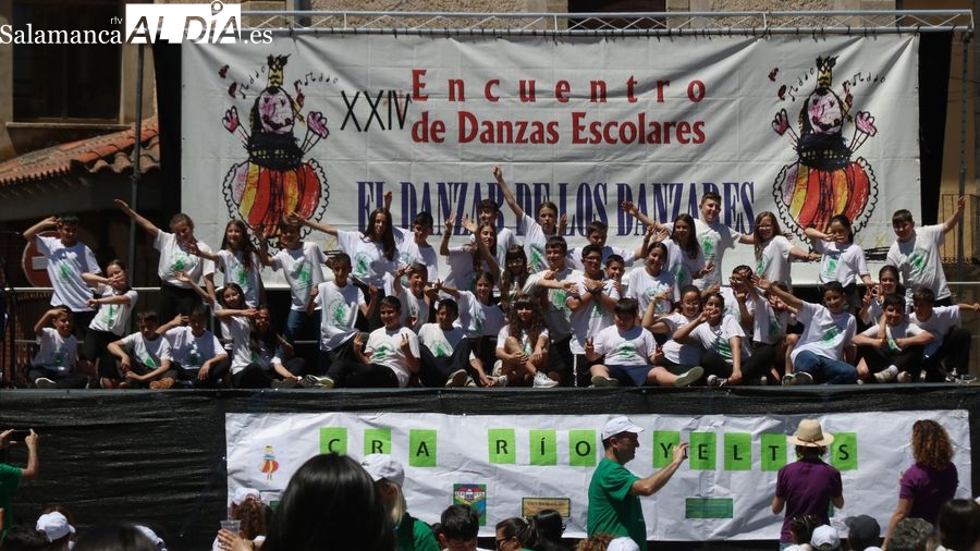 Villavieja se reivindica como capital de la charrería ante un millar de escolares en el Danzar de los Danzares