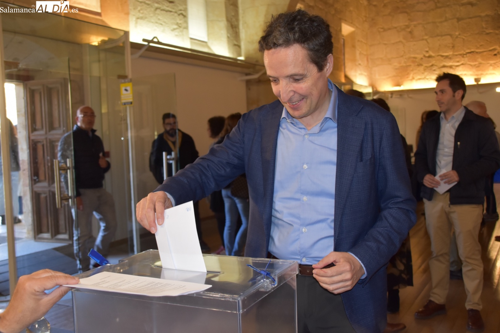 Buen ambiente y notable respuesta de los votantes en la elecciones de la USAL