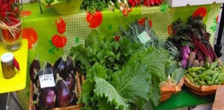 Torresmenudas acoge una nueva edición del mercado mensual con productos locales