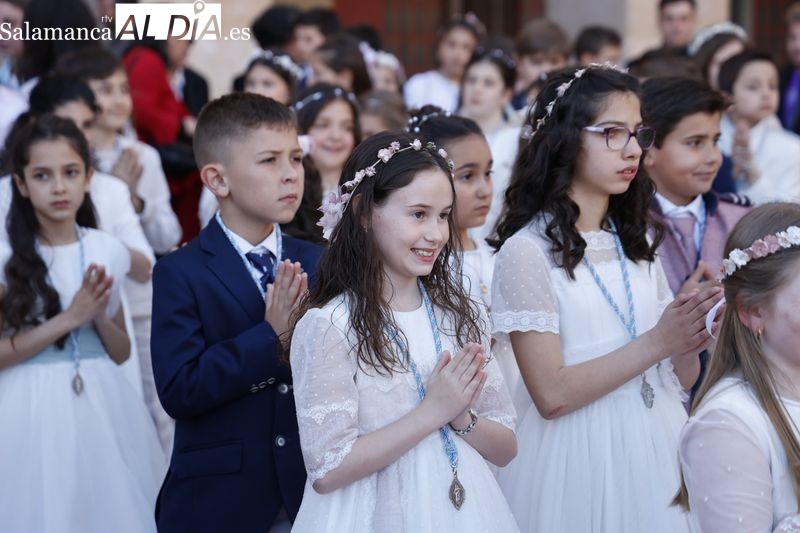 Devoción a María Auxiliadora en un desfile para el recuerdo