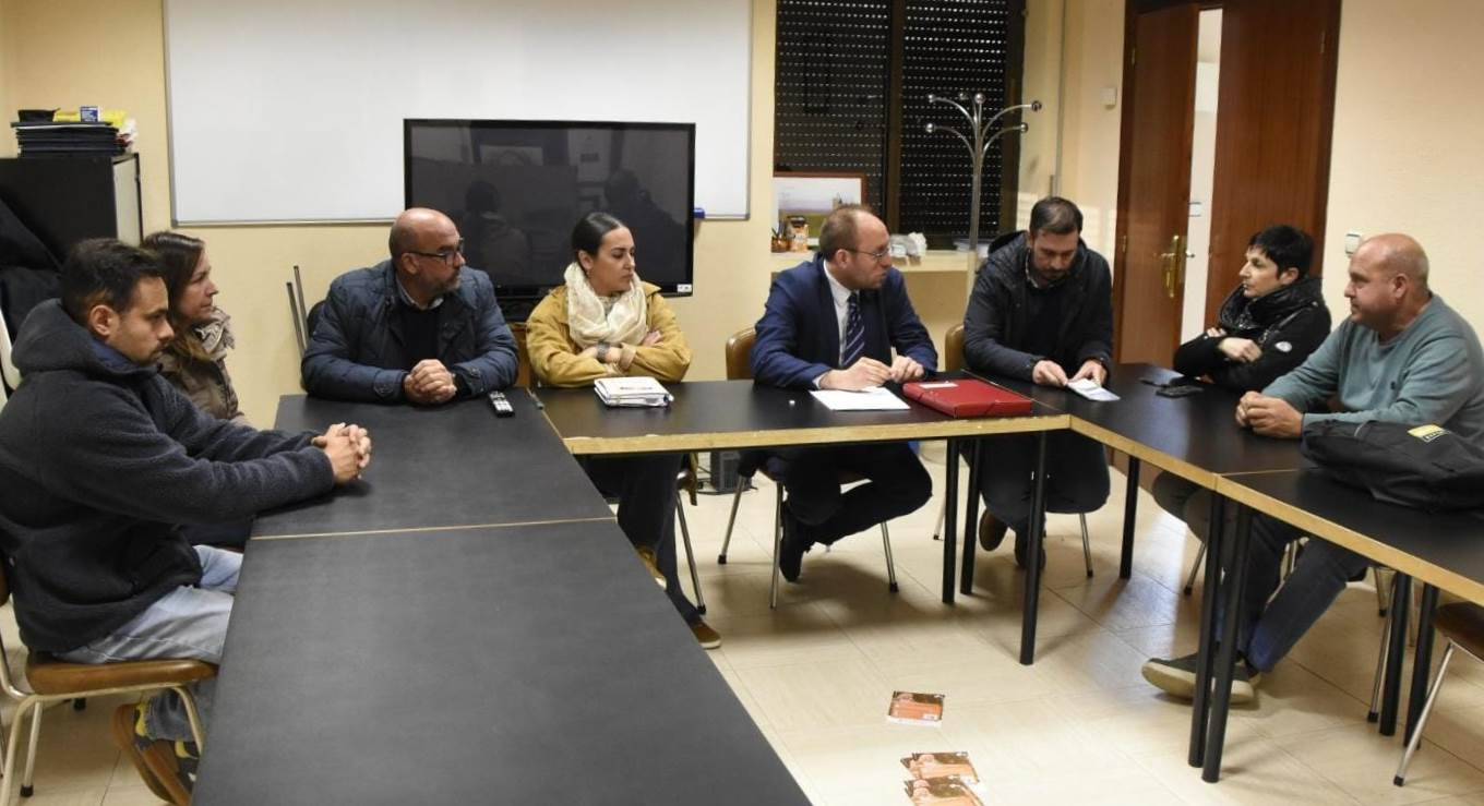 El Ayuntamiento y Afecir acuerdan reivindicar de forma conjunta las mejoras ferroviarias