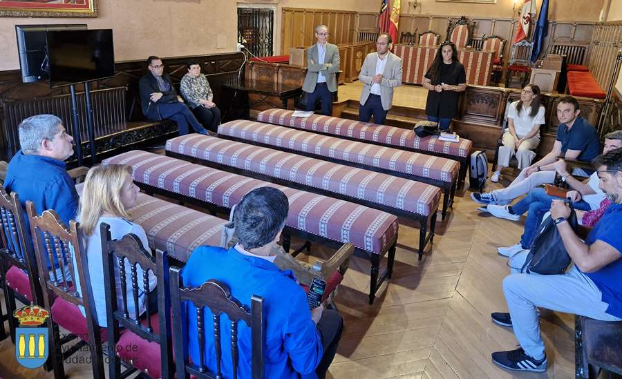 El Ayuntamiento explica a los centros educativos en qué consiste el Centro de Innovación Social