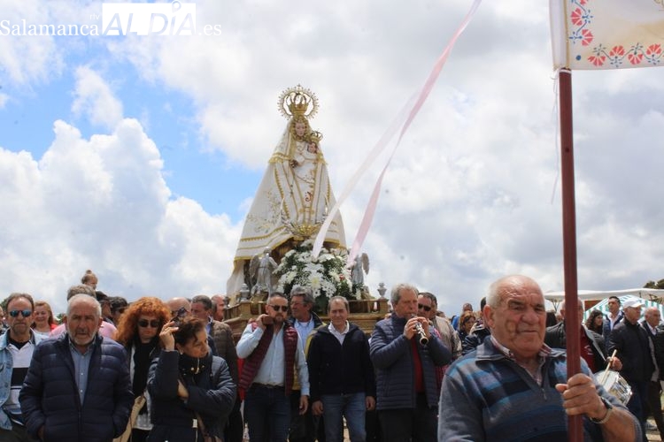 La Virgen de Valdejimena ilumina la romería con música, bailes y tradición 
