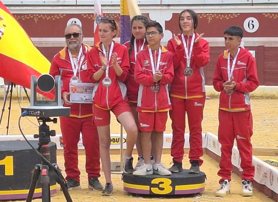 Thais Sastre se cuelga la medalla de bronce en el Campeonato de España de Selecciones