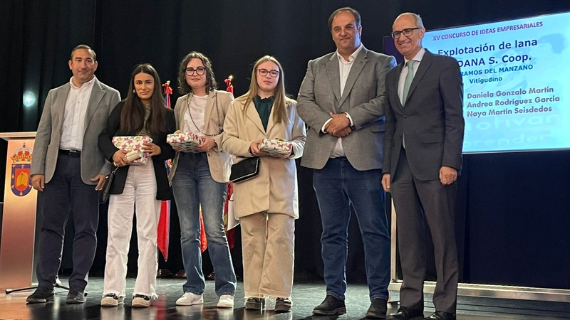 Alumnos del IES Ramos del Manzano, de Vitigudino, se alzan nuevamente con el Premio del XV Concurso Escolar Motivar para Emprender