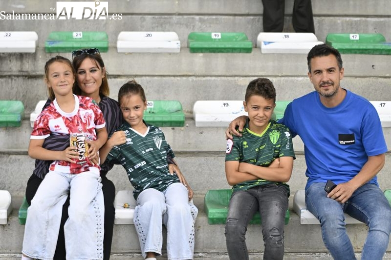 Buen ambiente en el Municipal Luis Ramos gracias al sueño del playoff del CD Guijuelo