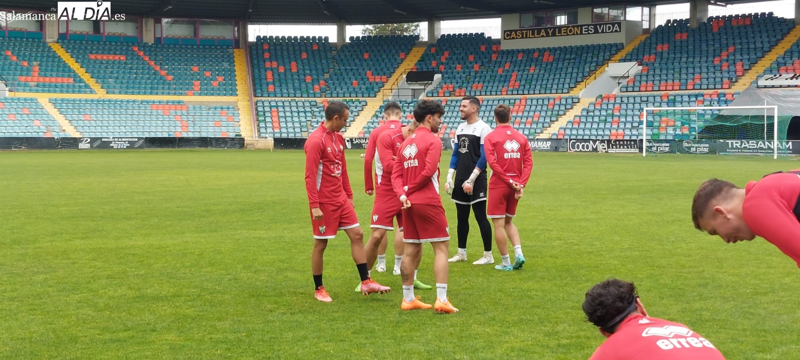 El CD Guijuelo también pisa el Helmántico por el playoff para entrenar: Toti, Coque, Garban y cía vuelvan al templo