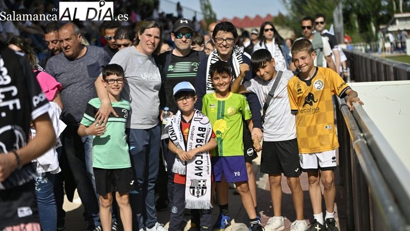 La afición de Unionistas llena el Reina Sofía en busca de la Copa del Rey y en la retirada de Nespral