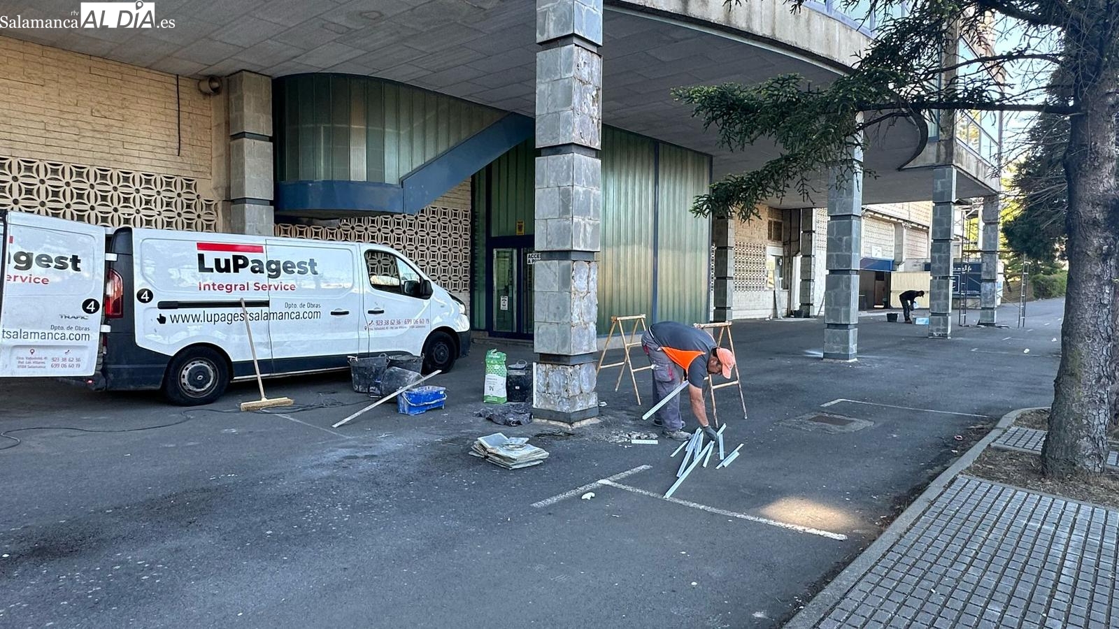 El Helmántico sigue con las mejoras: arreglos en las columnas principales, desatascos de desagües del estadio y tareas de limpieza