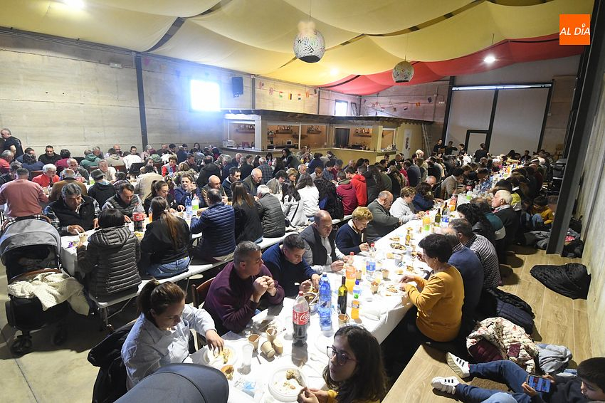 Concurrida comida popular para dejar  buen sabor de boca las fiestas de San Miguel Arcángel en La Atalaya 