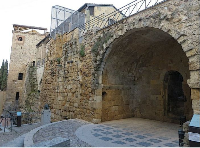 Convocan una manifestación por el deterioro y abandono de la Cueva de Salamanca