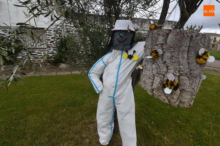 Las abejas protagonizan la decoración primaveral del Arrabal de San Sebastián