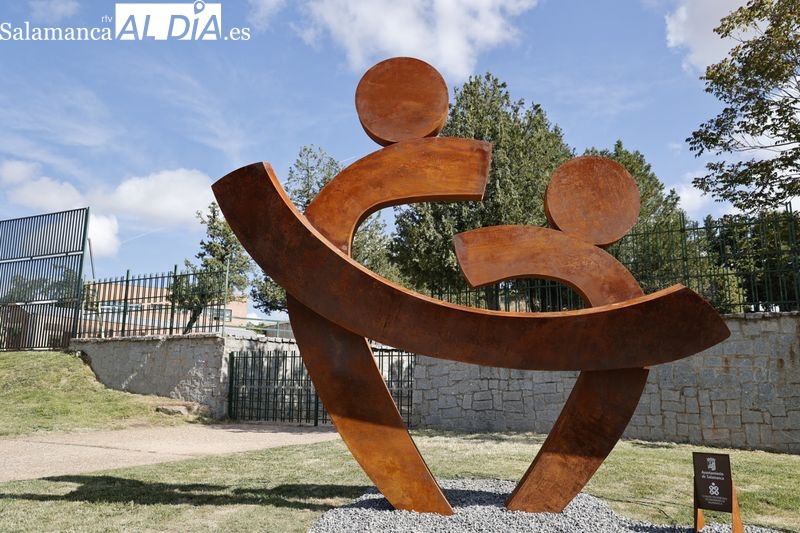 Salamanca estrena la escultura Cuidar la Vida