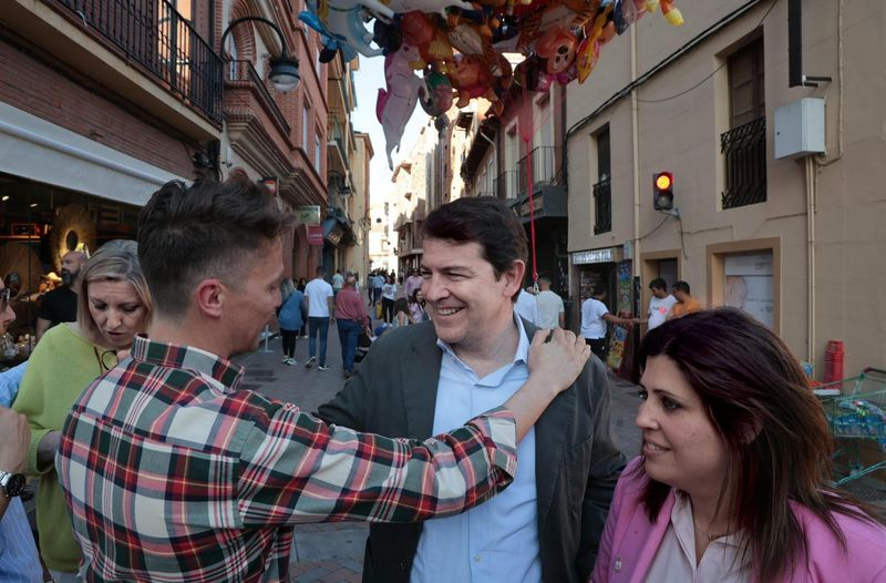 Mañueco ataca a Puente: Nos avergüenza un día sí y otro también